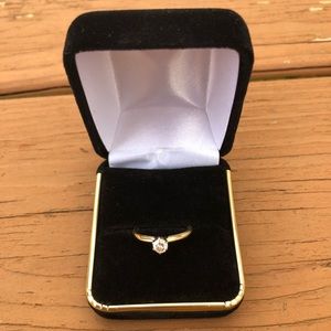 Solitaire diamond engagement ring
